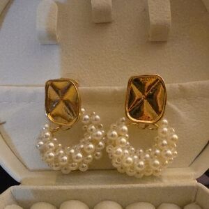 Elegant Gold and Pearl Earrings